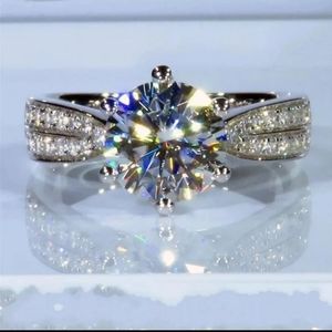 Gorgeous Engagement Ring. S6